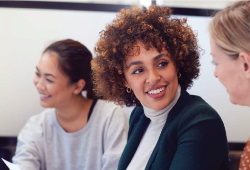 识别和发展女性在捷普电子