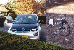 用快速充电基础设施为电动汽车世界提供动力