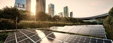 大型太阳能电池面板与建筑的背景