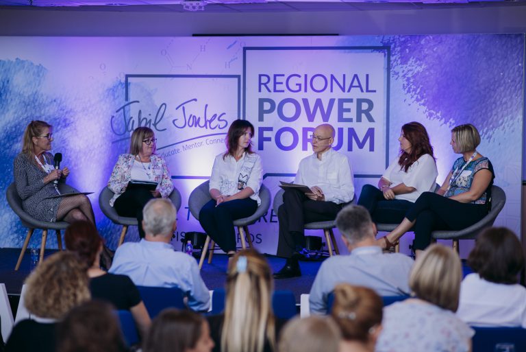 Tiszaújváros“权力论坛:一个激励的空间。