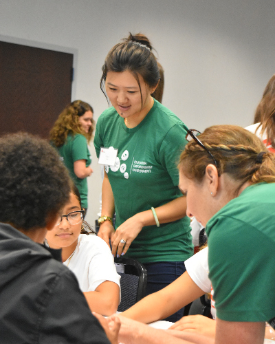 围绕STEM的多样性指导年轻人